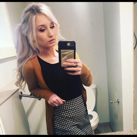 Meet your Posher, Hannah - Picture 1 of 1